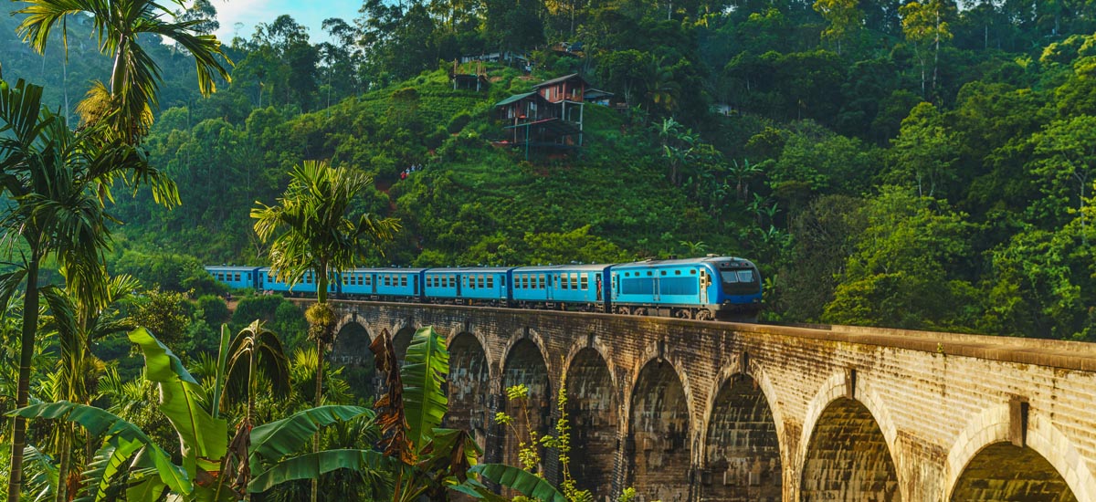 Train passing over Nine Arch Bridge inDemodara, Ella, Sri Lanka